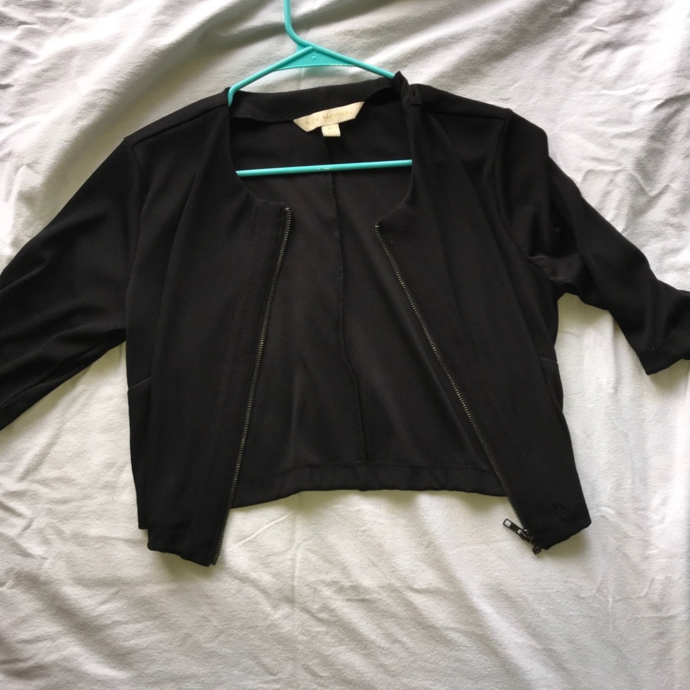 Black long sleeve niki Minaj crop cardigan